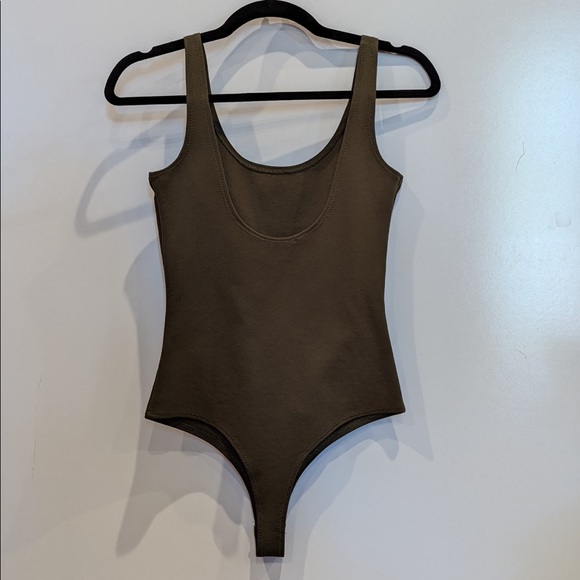 NWOT Sleeveless Bodysuit size L - Picture 2 of 2